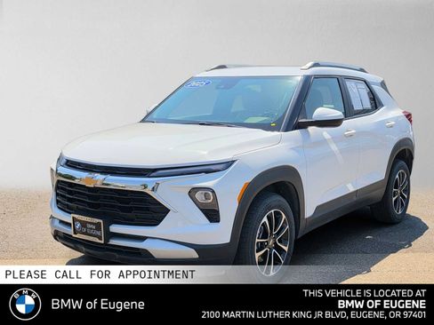 Used 2025 Chevrolet TrailBlazer LT AWD/4WD image 7