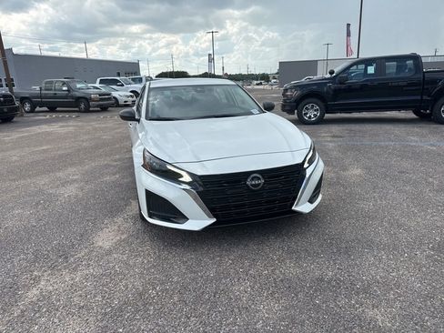 Used 2025 Nissan Altima 2.5 SV FWD image 3