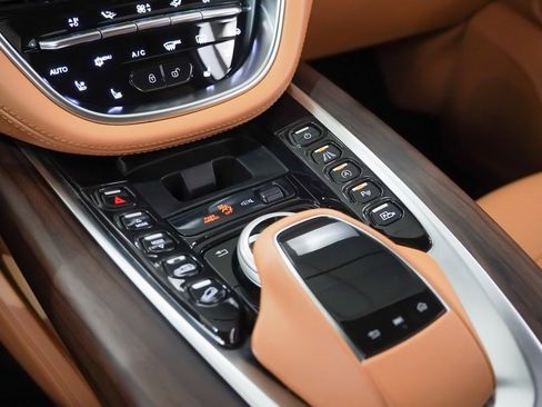 Used 2021 Aston Martin DBX image 32