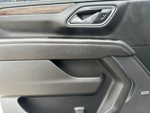 Used 2022 Chevrolet Suburban Premier AWD/4WD image 12