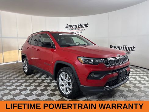 Used 2023 Jeep Compass Latitude image 4