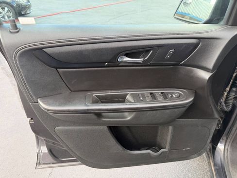 Used 2014 Chevrolet Traverse LT image 8