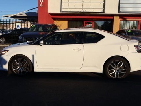 Used 2014 Scion tC image 4