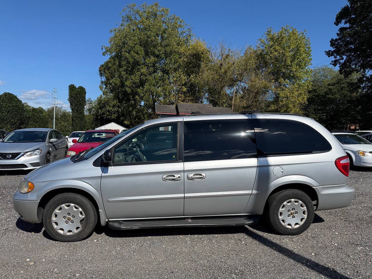 Used 2002 Chrysler Town & Country eL FWD image 2