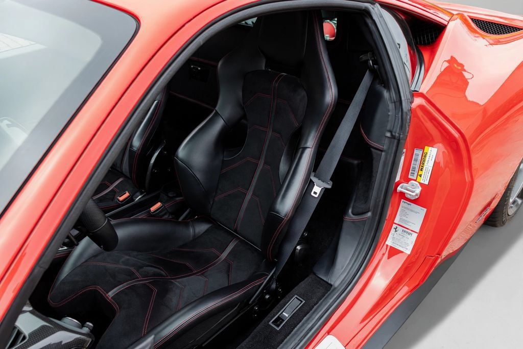 Used 2015 Ferrari 458 Italia Coupe RWD image 44