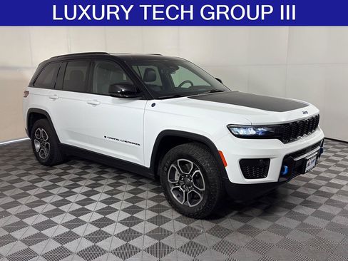 Used 2023 Jeep Grand Cherokee Trailhawk w/ Luxury Tech Group III AWD/4WD image 2