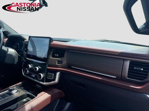 Used 2024 Ford Expedition Limited RWD image 40