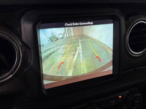 Used 2018 Jeep Wrangler Unlimited Sahara image 26