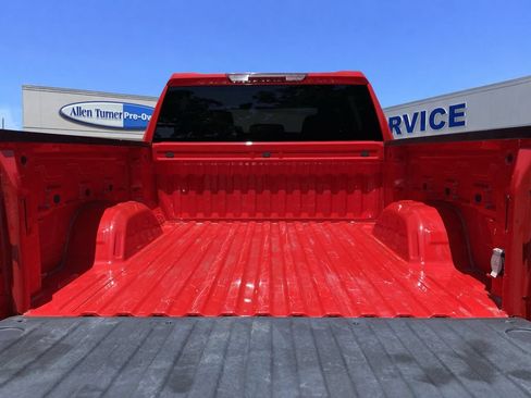 Used 2022 Chevrolet Silverado 1500 LT w/ Z71 Off-Road Package AWD/4WD image 30