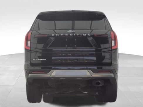 Used 2025 Ford Expedition Platinum image 6