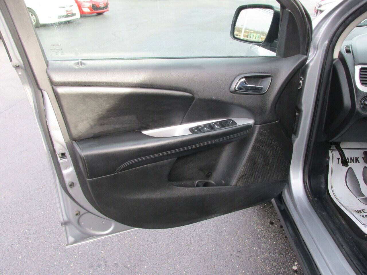 Used 2017 Dodge Journey SE w/ Flexible Seating Group FWD image 15