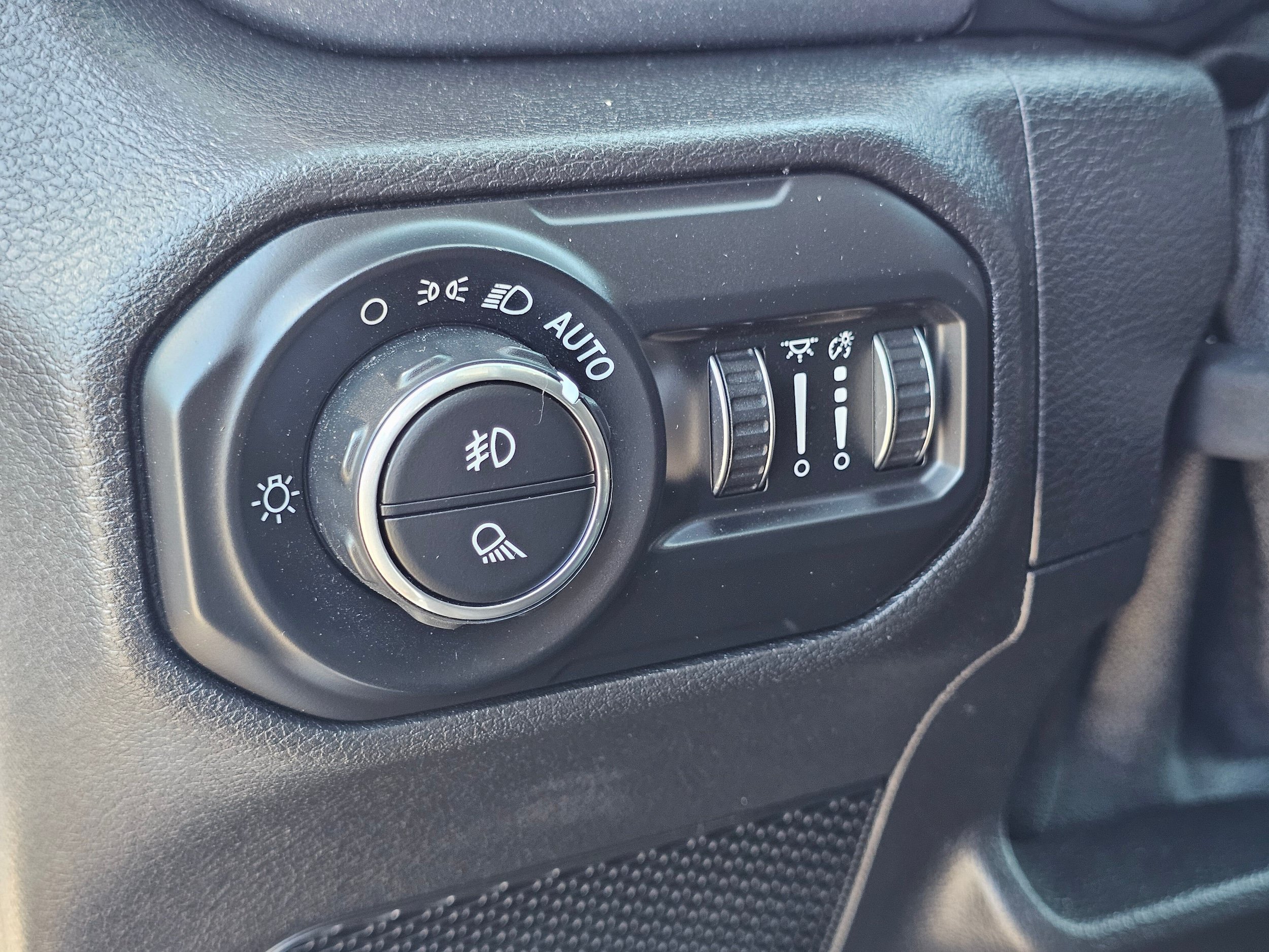 Used 2021 Jeep Gladiator Mojave AWD/4WD image 25