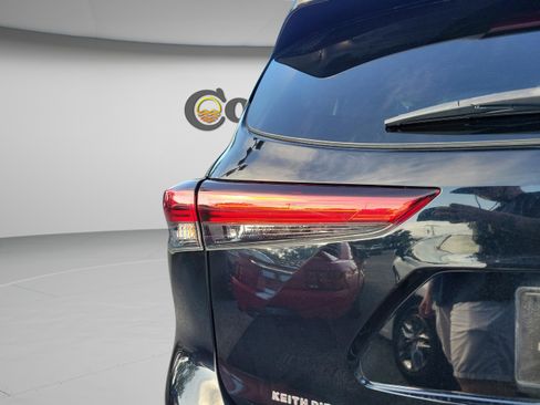 Used 2020 Toyota Highlander Limited FWD image 23
