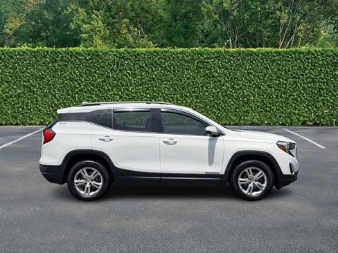 Used 2020 GMC Terrain SLE w/ Driver Convenience Package FWD image 2