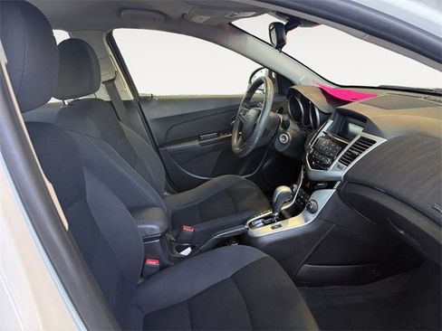 Used 2016 Chevrolet Cruze LT image 13