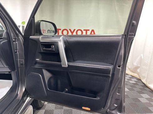 Used 2013 Toyota 4Runner Limited image 10