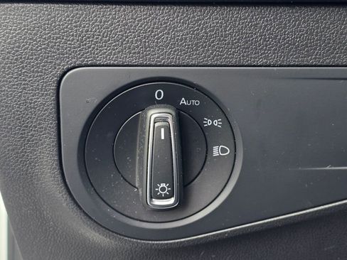 Used 2020 Volkswagen Tiguan SE image 27