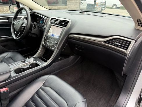 Used 2020 Ford Fusion SEL FWD image 20