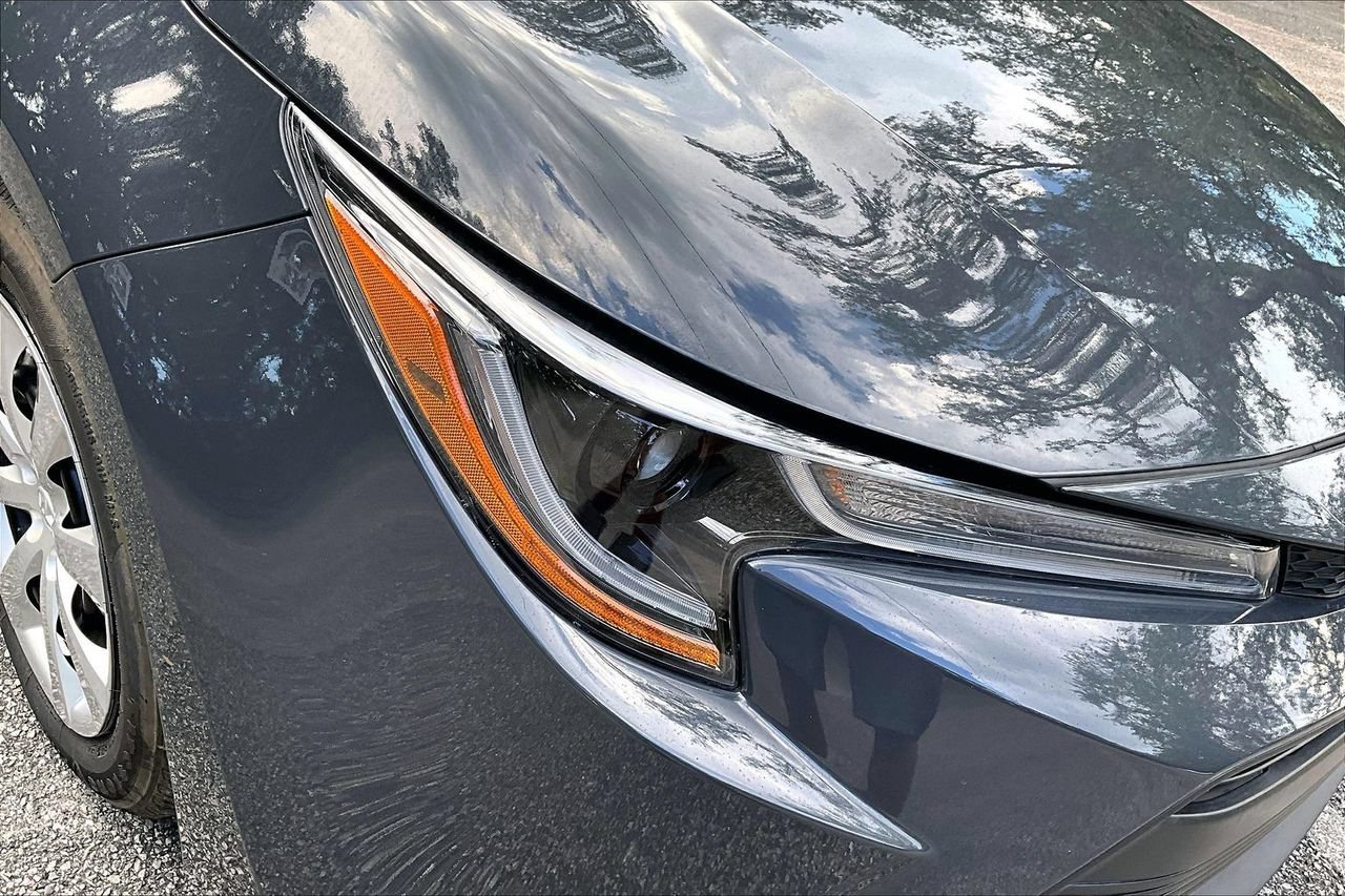 Used 2025 Toyota Corolla LE FWD image 33