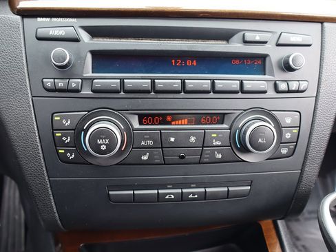 Used 2011 BMW 135i Convertible image 29