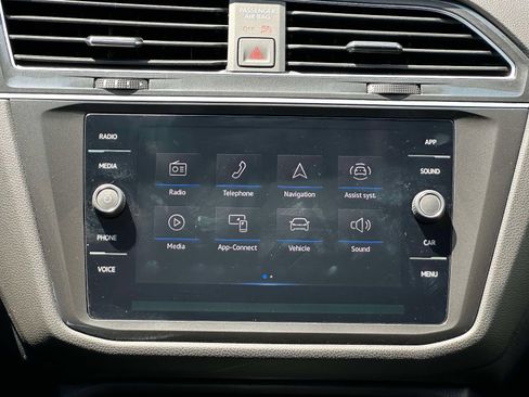 Certified 2022 Volkswagen Tiguan SE FWD image 18