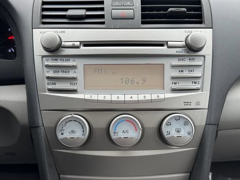 Used 2010 Toyota Camry LE FWD image 21