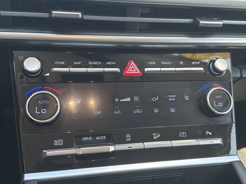 Used 2024 Hyundai Santa Fe SEL FWD image 8