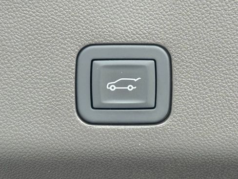 Certified 2026 Cadillac Escalade Luxury w/ LPO, Radiant Package AWD/4WD image 38