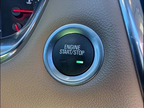 Used 2023 Chevrolet Traverse Premier image 12