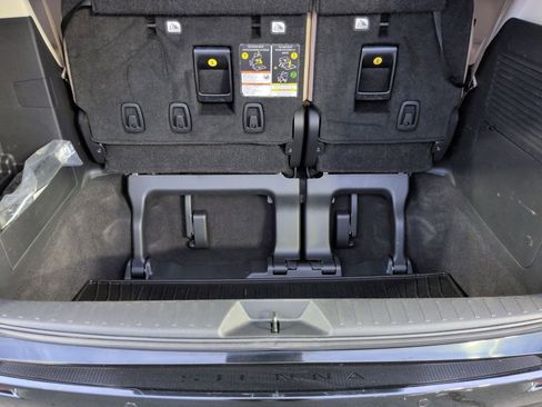 Used 2024 Toyota Sienna Limited image 23