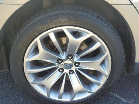Used 2018 Ford Taurus Limited FWD image 30