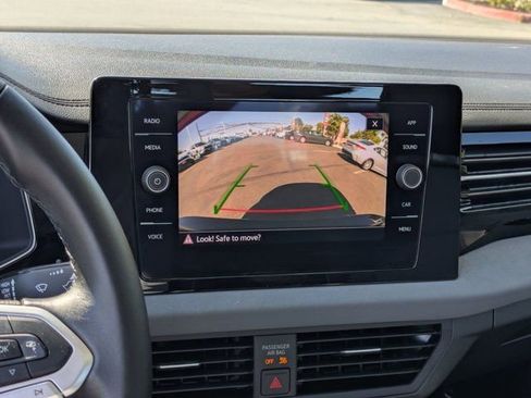 Used 2025 Volkswagen Jetta SE image 21