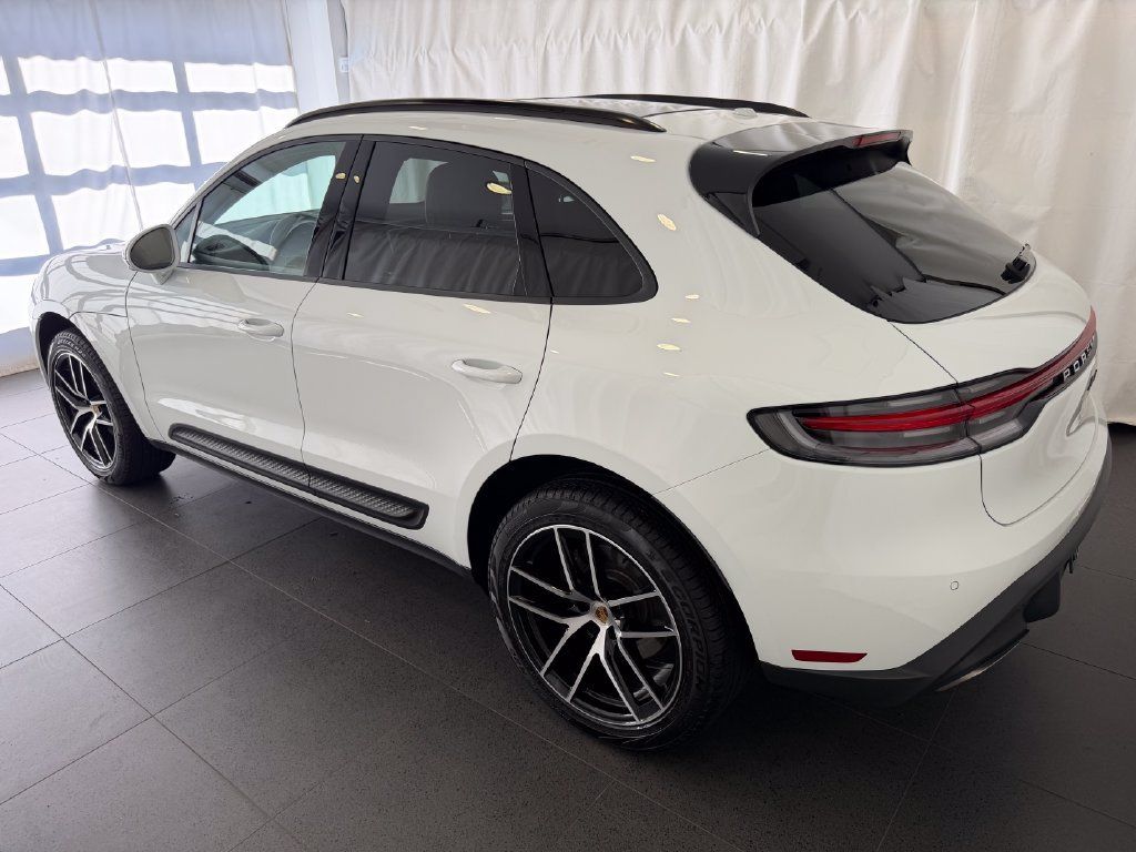 Certified 2026 Porsche Macan AWD/4WD image 3