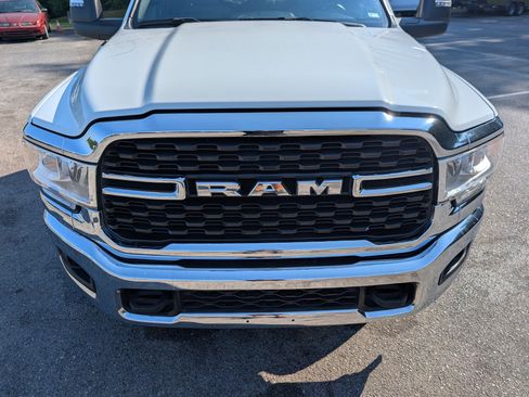 Used 2024 RAM 2500 Big Horn AWD/4WD image 12