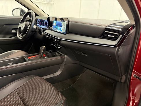 Used 2025 Nissan Kicks SR FWD image 23