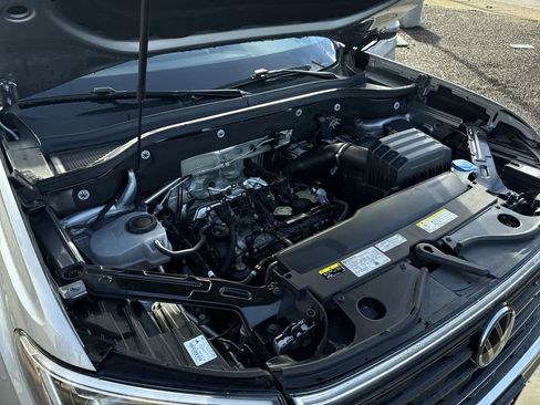 Used 2024 Volkswagen Atlas Cross Sport SE image 7