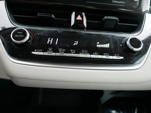 Used 2021 Toyota Corolla LE image 29