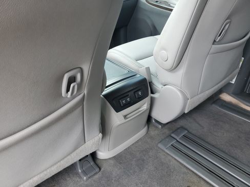 Certified 2018 Toyota Sienna XLE Premium FWD image 12