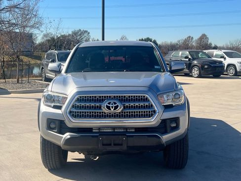 Used 2016 Toyota Tacoma TRD Off-Road image 2