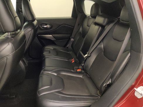 Used 2020 Jeep Cherokee Latitude Plus w/ Comfort/Convenience Group FWD image 18