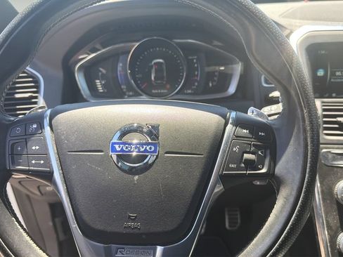 Used 2017 Volvo XC60 T6 R-Design w/ Climate Package AWD/4WD image 9