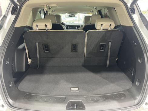 Used 2021 Buick Enclave Essence w/ Sound and Sites Package AWD/4WD image 8