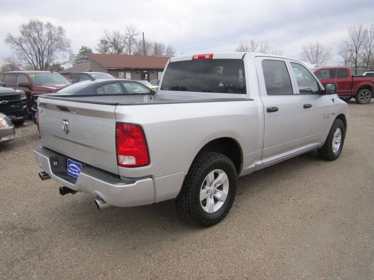 Used 2016 RAM 1500 Express RWD image 5