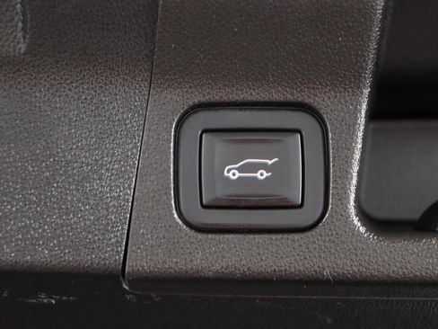 Used 2023 GMC Acadia SLT image 32