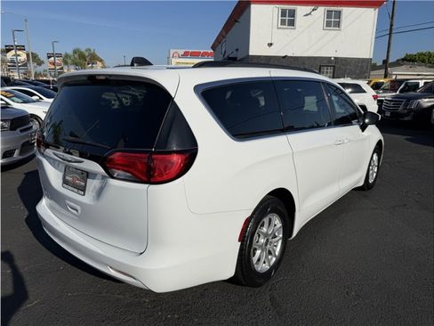 Used 2021 Chrysler Voyager Lxi image 6