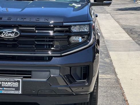 New 2026 Ford Expedition Platinum w/ Stealth Performance Package AWD/4WD image 13