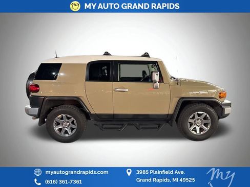 Used 2014 Toyota FJ Cruiser 2WD image 3