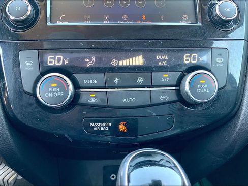 Used 2020 Nissan Rogue Sport SV FWD image 34