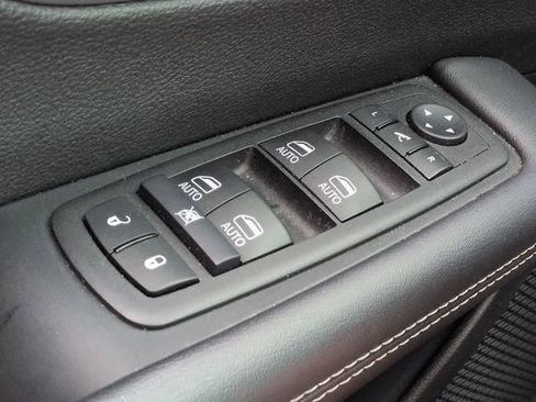 Used 2026 Chrysler Pacifica Limited FWD image 32