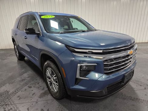 Used 2024 Chevrolet Traverse LT w/ Trailering Package AWD/4WD image 2